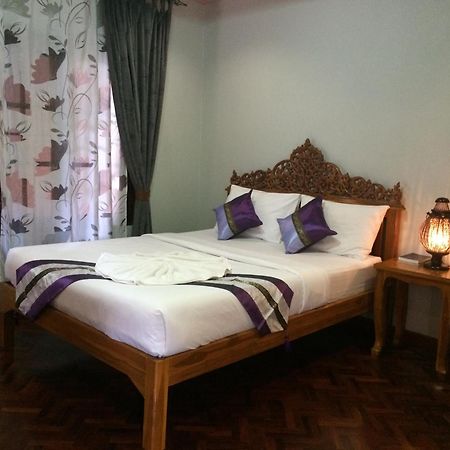 Chok-Wasana Guest House Mae Sariang Quarto foto