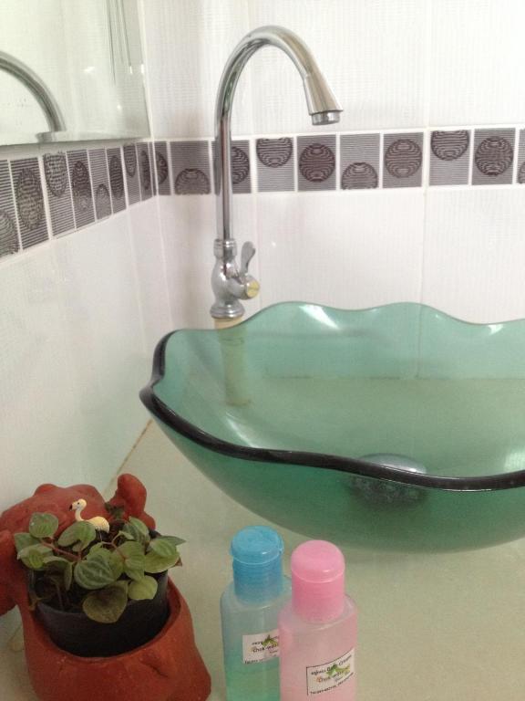 Chok-Wasana Guest House Mae Sariang Quarto foto